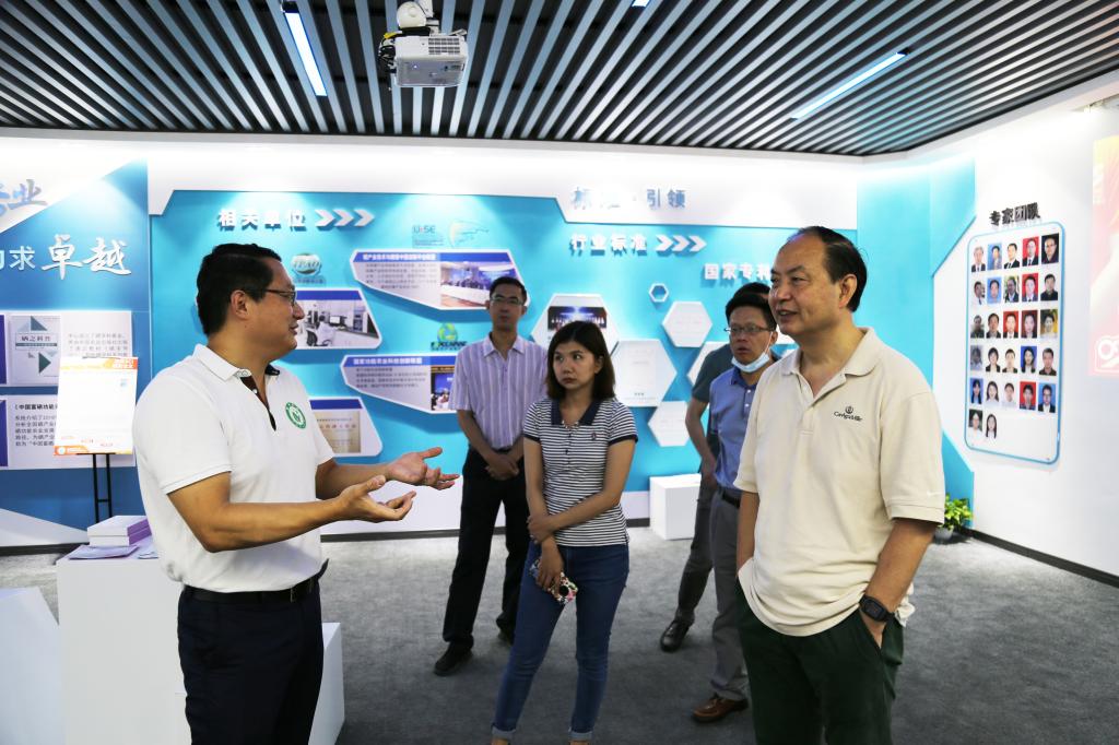 良品铺子与国硒中心共建单位恩施德源集团开展技术交流，共促硒产业高质量发展